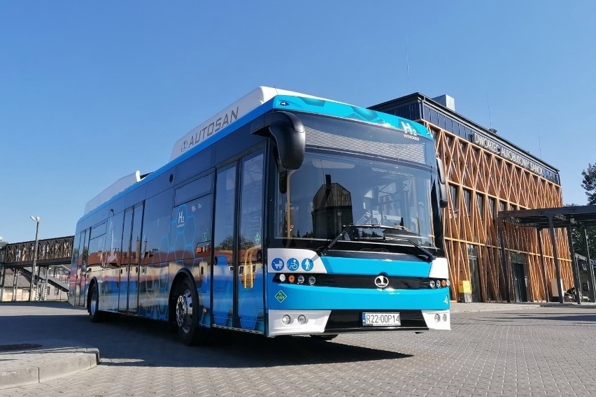 Pierwszy autobus napędzany wodorem opuścił fabrykę w Sanoku [ZDJĘCIA]