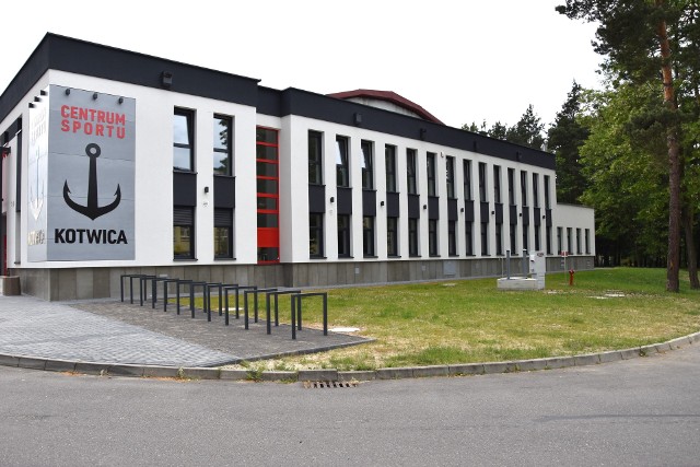 Zakończyła się rozbudowa Hali "Kotwica" w Praszce. Pasjonaci sportu już mogą korzystać z sal fitness i siłowni. Do dyspozycji gości jest też hotel.