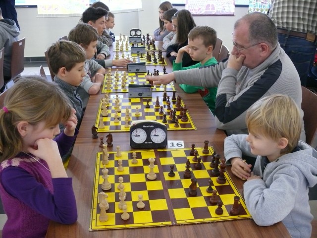 Królewska gra ma swoich zwolenników w Stalowej Woli, o czym świadczyła duża liczba uczestników turnieju.