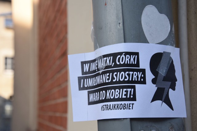 Rybnik po strajku kobiet w plakatach "Piekło kobiet"