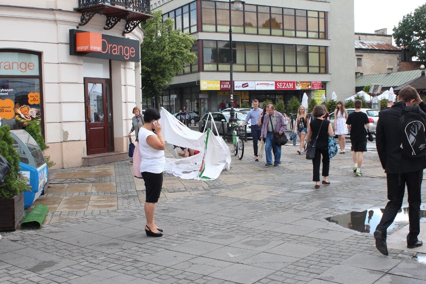 Burza przeszła nad Lublinem. Strefa kibica zamknięta (ZDJĘCIA, WIDEO)