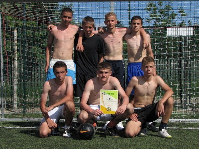 Zwycięzcy turnieju piłkarskiego "Dni Ostrowi 2011" - Pierwsza Miłość Team.