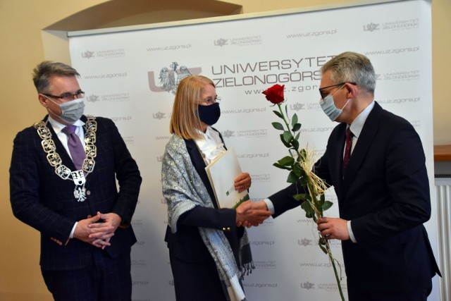 Wręczanie nagród prezydenta miasta nowym profesorom belwederskim, pracującym na Uniwersytecie Zielonogórskim