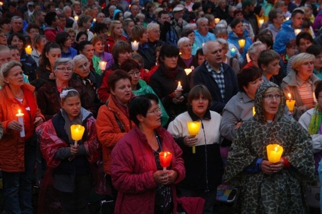 Święto Podwyższenia Krzyża upamiętnia odnalezienie relikwii Krzyża Świętego przez św. Helenę (matkę cesarza Konstantyna Wielkiego) w 326 roku.