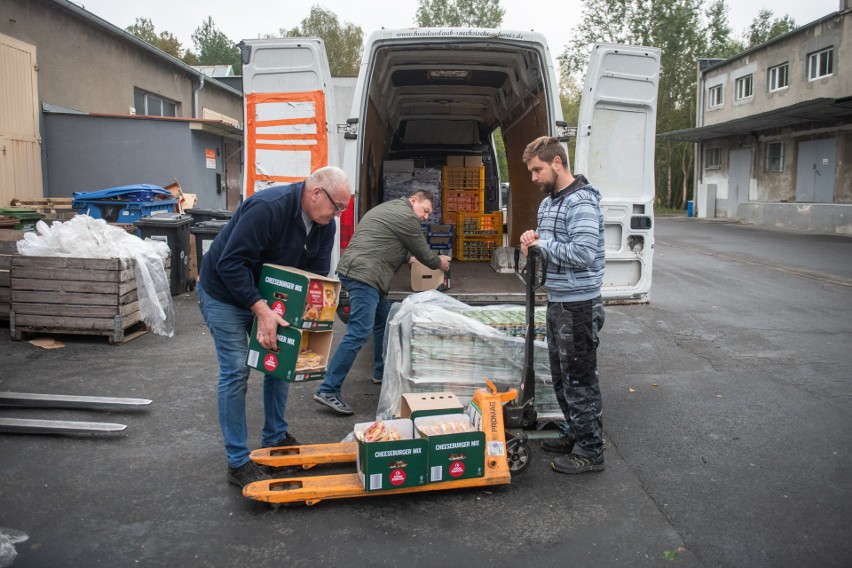 Następnie produkty zawożone są do siedziby WBŻ, gdzie są...