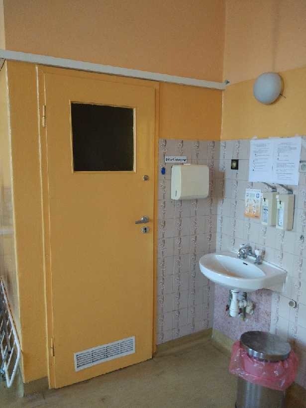 Tak wygląda toaleta dla covidowców w szpitalu nr 2 w...