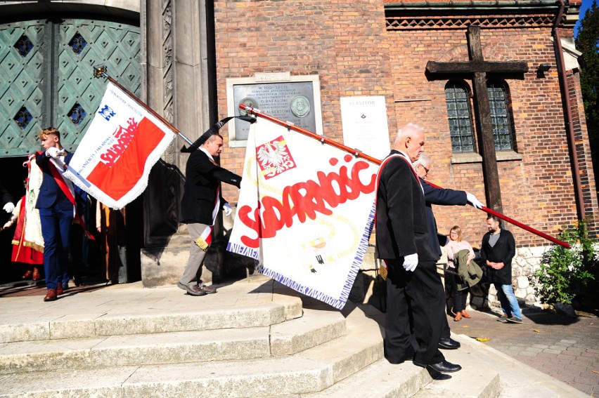 Kraków. Przyjaciele i rodzina pożegnali Mieczysława Gila. Legenda nowohuckiej "Solidarności" spoczęła na Cmentarzu Rakowickim