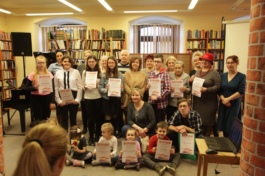 Rekordziści w czytaniu książek. Biblioteka nagrodziła najlepszych czytelników (wideo, zdjęcia)