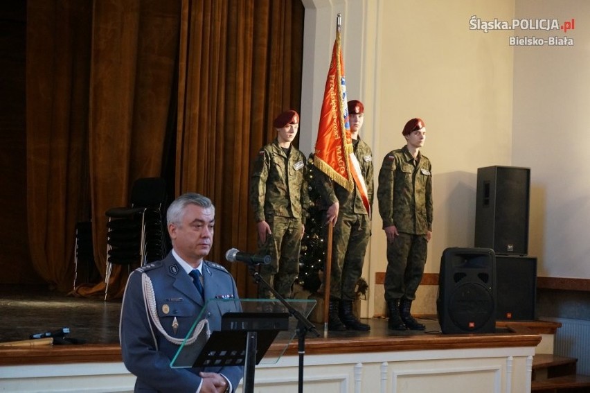 Uroczystość pasowania uczniów pierwszych klas mundurowych...