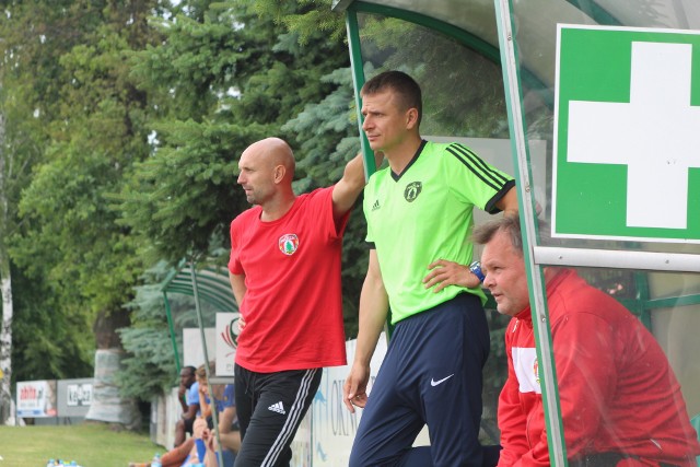 Podczas sparingu Puszcza - GKS Tychy; od lewej: Bartłomiej Dydo, Jakub Kula i Tomasz Tułacz.
