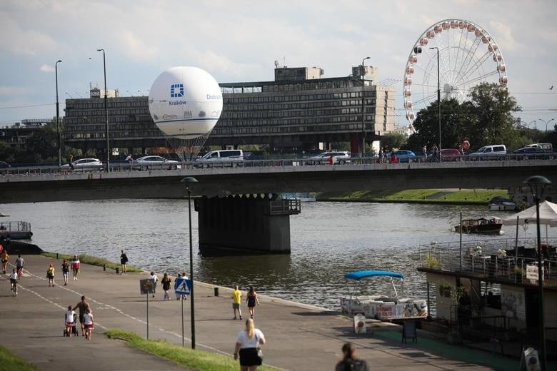 Kraków. Wichura zniszczyła balon widokowy. Prokuratura nie dopatrzyła się zaniedbań