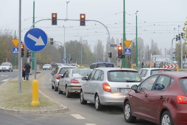 Korek zaczyna się tuż przed skrzyżowaniem ulic Dąbrowskiego, Słupskiej i Wichrowej. Dalej ciągnie się wzdłuż ulicy Wichrowej aż do ul. Rzemieślniczej.