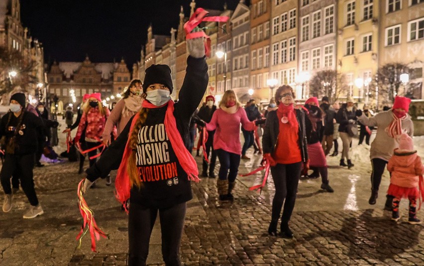 „Tylko świadome i dobrowolne TAK oznacza zgodę”. Manifestujące gdańszczanki tańczyły pod Neptunem 14.02.2021 r.