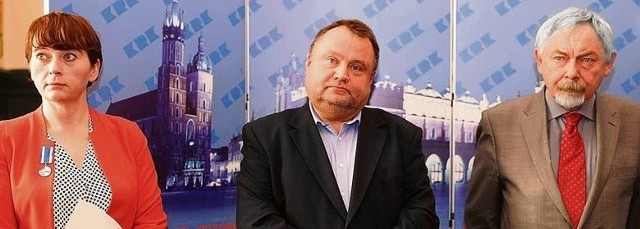 Prezydent Jacek Majchrowski  pod koniec września powierzył Andrzejowi Kuligowi (stoi w środku) stanowisko wiceprezydenta Krakowa ds. kultury, polityki społecznej i promocji miasta. Zastąpił na tym stanowisku Magdalenę Srokę