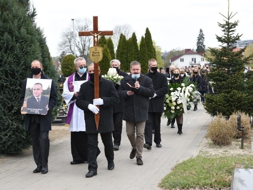 47-letniego sędziego Marka Biczyka z Torunia żegnały tłumy:...