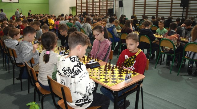 Enea Operator Międzyszkolna Liga Szachowa już na półmetku. Siódmy turniej zorganizowano w Szubinie, w gościnnych murach SP nr 2