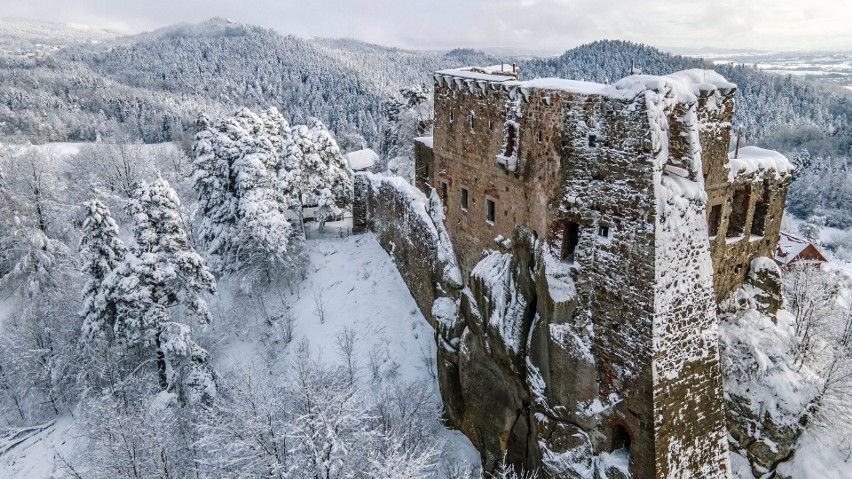 Bajkowa zima w Rezerwacie Prządki i zamku Kamieniec w Odrzykoniu. Zobaczcie! 