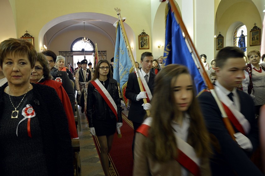 Staszkówka. Uroczyście świętowano rocznice niepodległości. W kościele odsłonięto okolicznościową tablicę