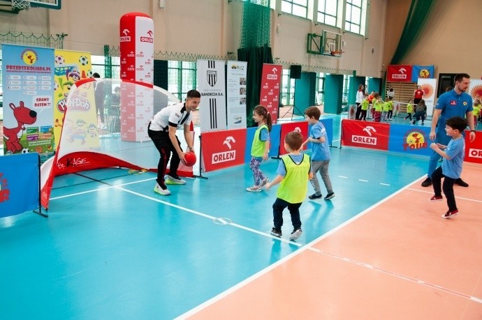 Piłkarze Sandecji Nowy Sącz wzięli udział w Przedszkoliadzie Tour 