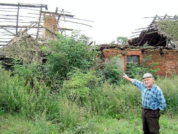 Tadeusz Nalazek jest jedną z ofiar podpalacza. Straty  gospodarza są ogromne