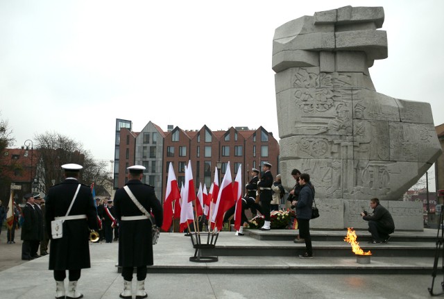 Jednym z punktów obchodów rocznicy powrotu Gdańska do macierzy jest co roku złożenie kwiatów przed pomnikiem „Tym, co za polskość Gdańska”