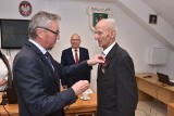 Kazimierz Stolarski, sołtys z gminy Pacanów, dostał Złoty Krzyż Zasługi