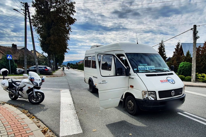 Wypadek kursowego busa w Starym Sączu. Poszkodowana kobieta w szpitalu