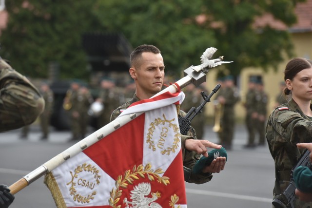 W Centrum Szkolenia Artylerii i Uzbrojenia w Toruniu w sobotę 23 września przysięgę złożyli studenci ochotnicy. Do sobotniej uroczystej przysięgi wojskowej w toruńskim CSAiU przystąpiło 46 studentów ochotników