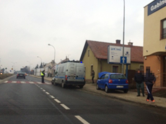 Przed godz. 9 na skrzyżowaniu ulic Lwowskiej i Kujawskiej w Rzeszowie doszło do zderzenia dwóch samochodów - forda i VW. W zdarzeniu nikt nie ucierpiał.