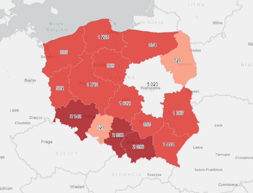 U góry mapa szczepień z ostatniej doby. A jak wygląda suma...