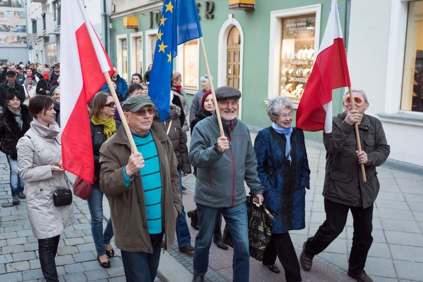 Protest w Opolu. Według policji manifestujących było około...