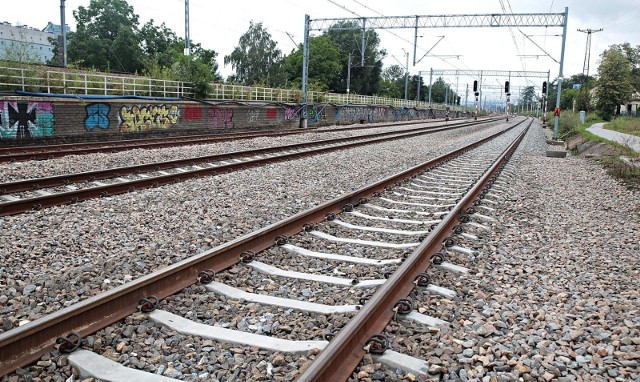 Utrudnienia w ruchu pociągów występują na odcinku Szczecin - Koszalin.