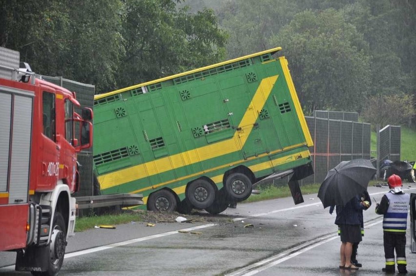 Wypadek w Bochni na DK 94. Nie żyją dwie osoby [ZDJĘCIA, WIDEO]