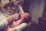 Karmienie piersią: mleko matki może zaszkodzić dziecku? Zobacz fakty i mity o karmieniu piersią
