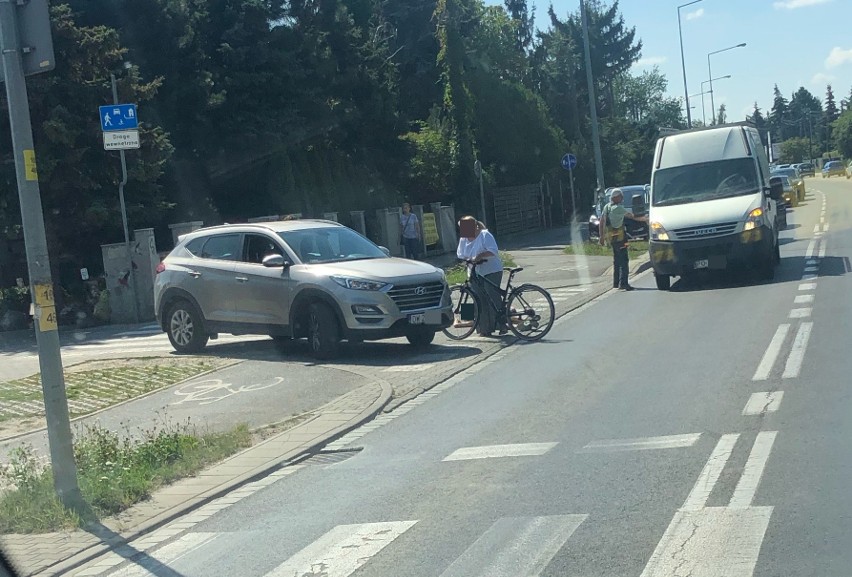 Groźny wypadek na Ołtaszynie. Samochód potrącił rowerzystkę...