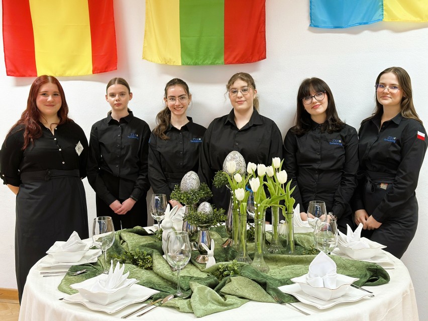 Wielkanocny stół w tarnobrzeskiej "Prymasówce". Uczniowie gastronomii przygotowali potrawy na śniadanie wielkanocne  