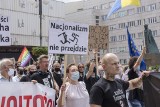 Narodowcy w Katowicach maszerowali pod prowokacyjnymi hasłami. Kontrmanifestanci odpowiedzieli okrzykami