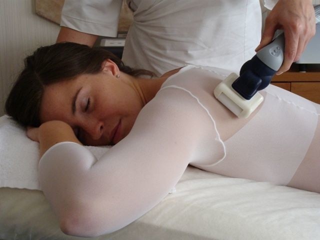 Zabieg Aerofat z pomocą masażu podciśnieniowego powoduje zmniejszenie obwodów ciała oraz ukształtowanie sylwetki.