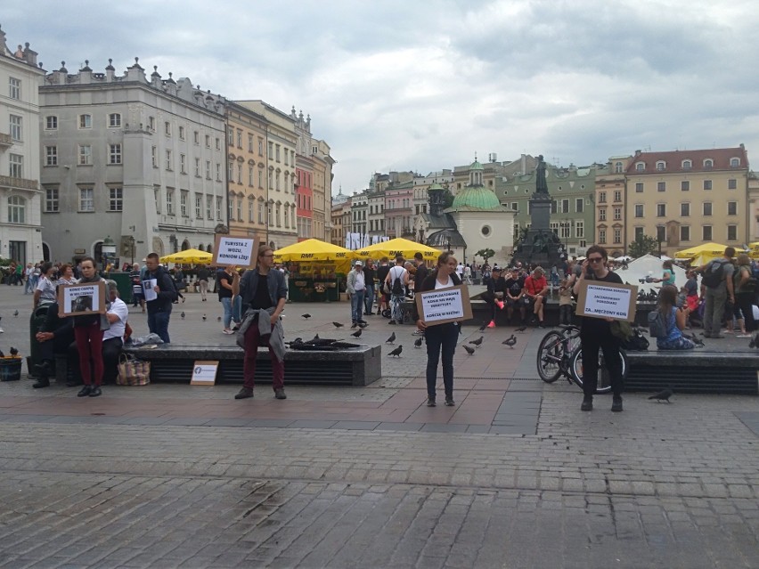 Kraków. Kolejna awantura na proteście przeciw dorożkom. Interweniowała policja