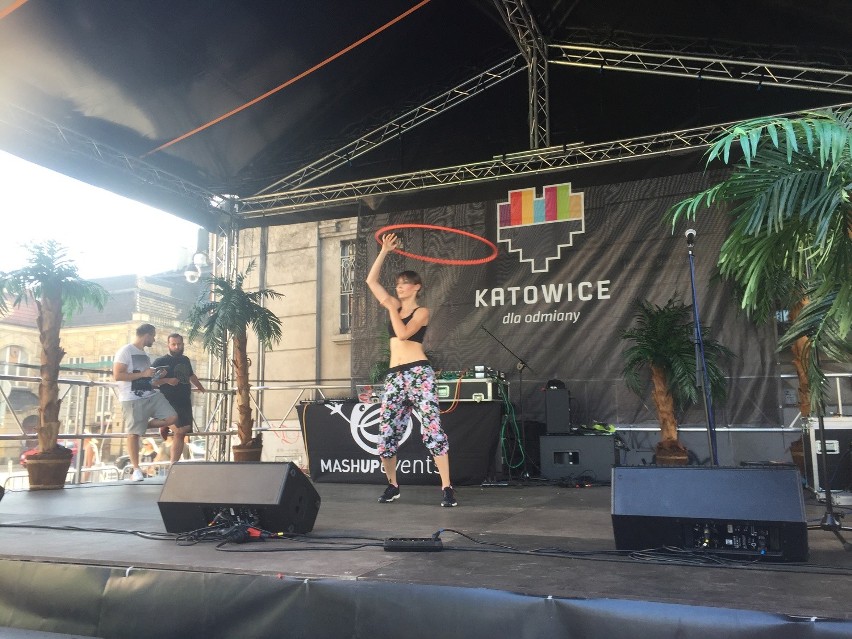 Katowice: Mash Up Hawaii Party na Mariackiej 