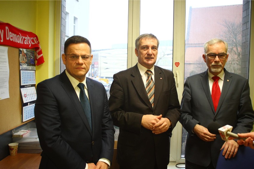 Od lewej: Marek Niedbała, Wiesław Szczepański i szef Unii...