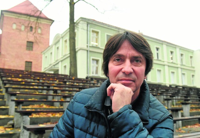 Dyrektor domu kultury Tomasz Furtak jest zadowolony ze zmodernizowanego obiektu i przygotowań do obchodów 700-lecia miasta
