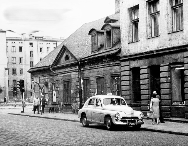 Ruch na łódzkich ulicach nie był wtedy duży. Ul. Jaracza