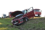 Wypadek na DW 434 pod Śremem. Kierująca hyundaiem wjechała prosto pod koła samochodu ciężarowego