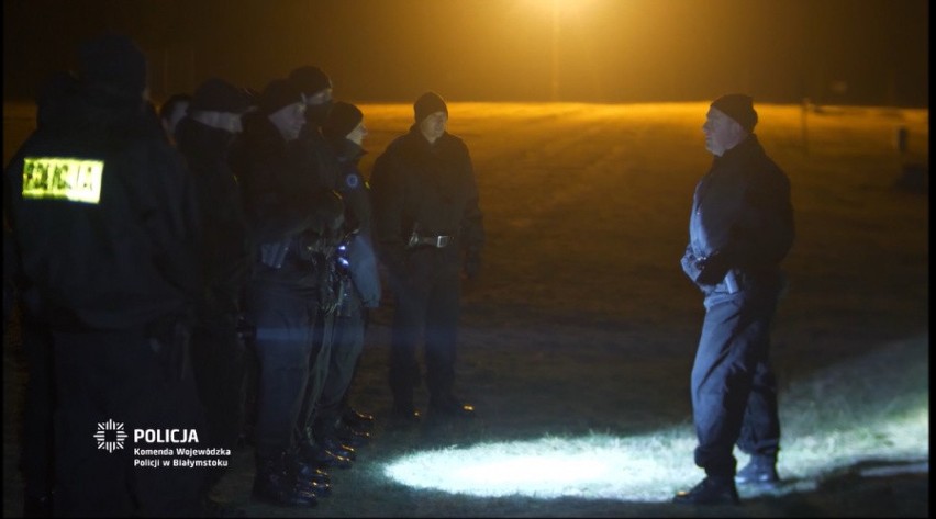 Podlascy policjanci ćwiczyli nocne strzelanie (zdjęcia, wideo)