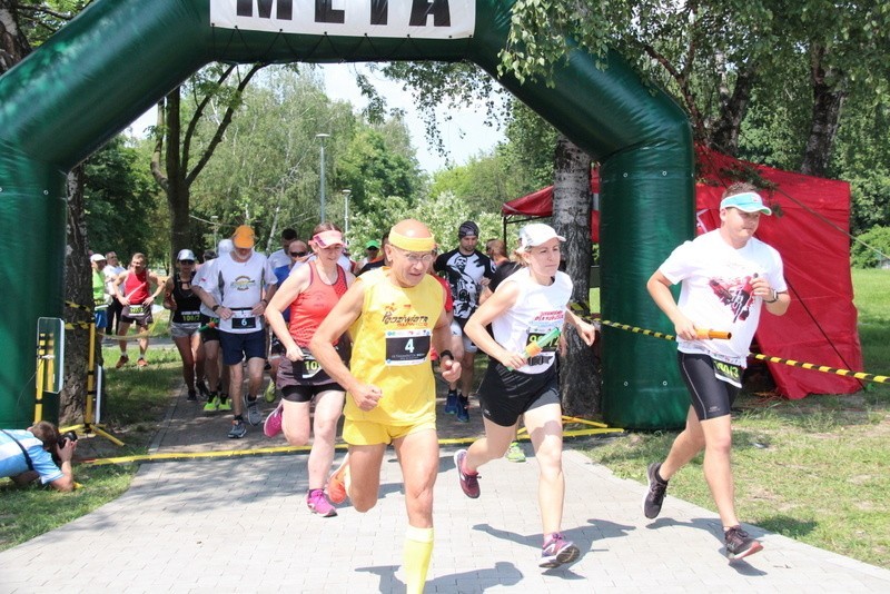 W Dąbrowie Górniczej trwa ekstremalny ultramaraton...