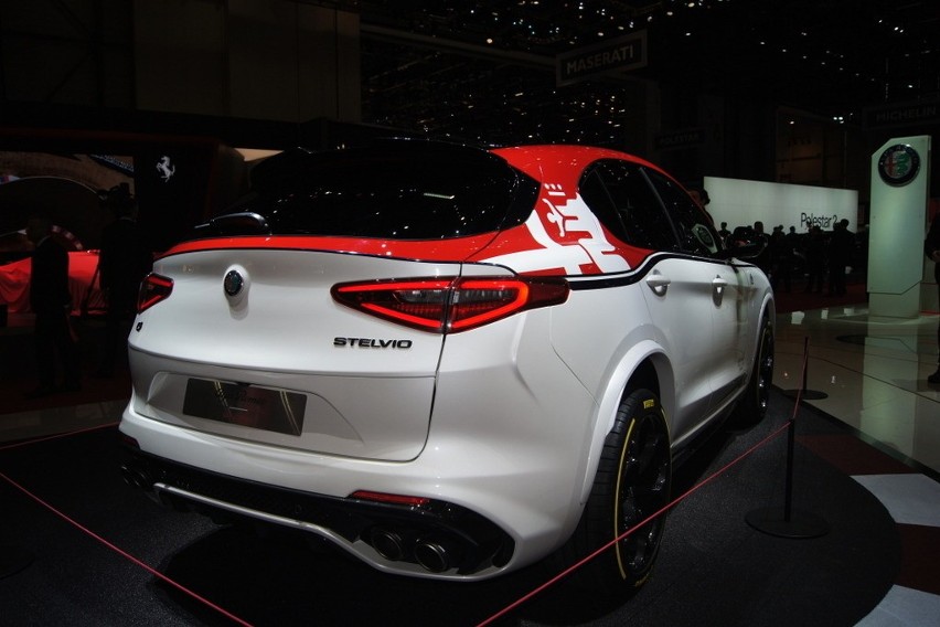 Alfa Romeo Stelvio Quadrifoglio „Alfa Romeo Racing"...