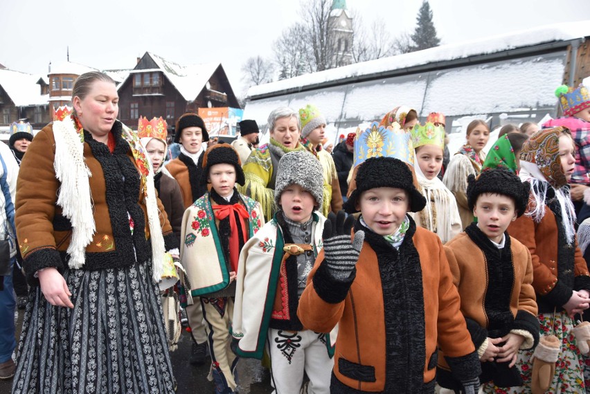 Zakopane. Tatrzański Orszak Trzech Króli na Krupówkach [ZDJĘCIA]