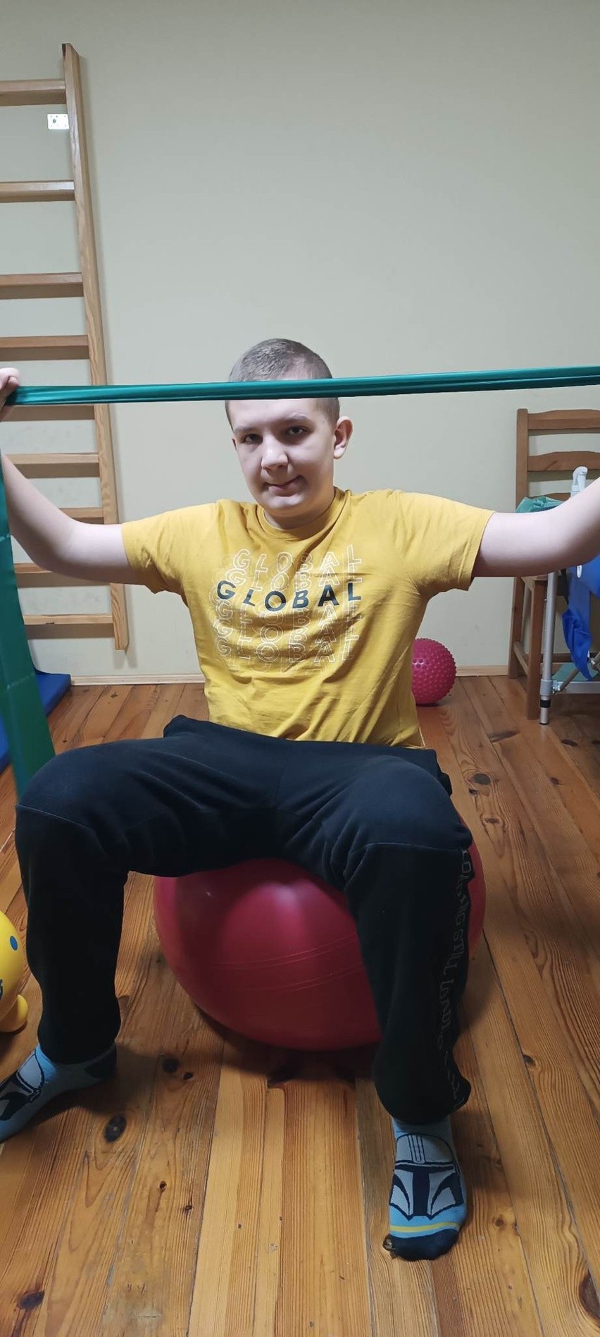 12-letni Maciej Rawski z Łosienka nie jest w stanie samodzielnie funkcjonować. Jego rodzice proszą o pomoc. Zobacz zdjęcia
