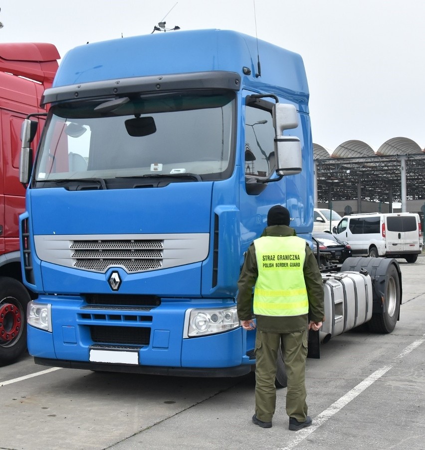 Straż graniczna odzyskała skradziony we Francji samochód ciężarowy. Za kierownicą siedział obywatel Ukrainy